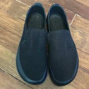 New in box vivobarefoot loafers